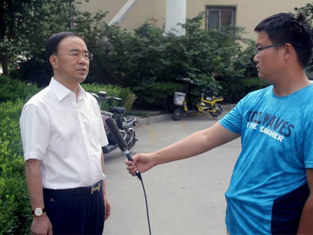 山東天意機械董事長劉洪彬作為基層共產(chǎn)黨員，今天接受了當?shù)赜浾叩牟稍L