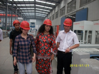 2012.7.21日坦桑尼亞總統(tǒng)夫人來我公司參觀指導(dǎo)、洽談合作