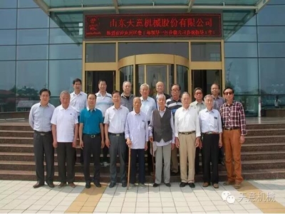 兗州區(qū)委常委、組織部長(zhǎng)徐繼瑞一行領(lǐng)導(dǎo)蒞臨天意參觀指導(dǎo)工作